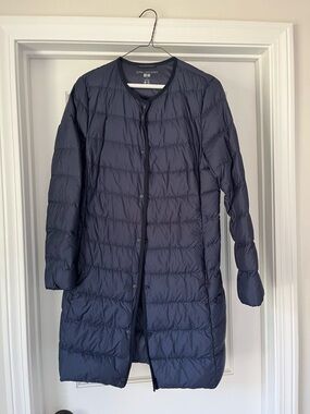 Uniqlo women’s ultra light down blue packable collarless coat size small